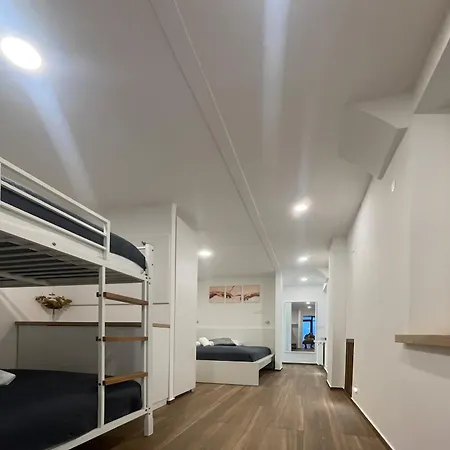 - Family Jurcek アパート