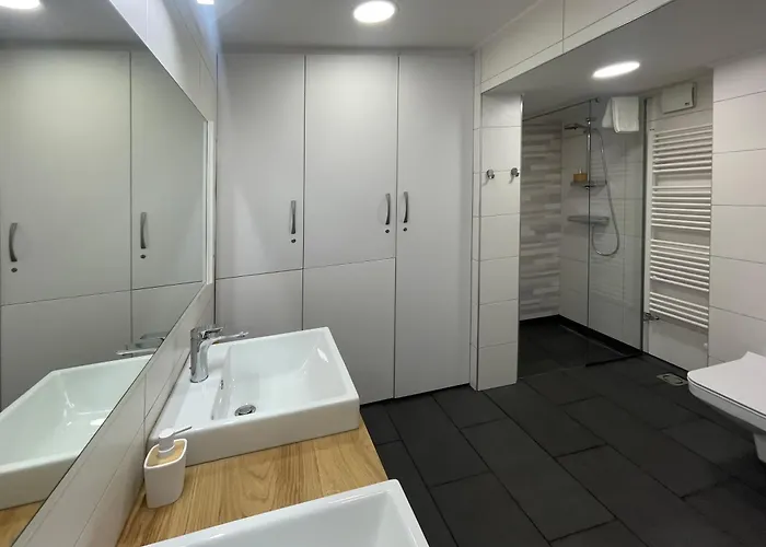 - Family Jurcek アパート クラーニ