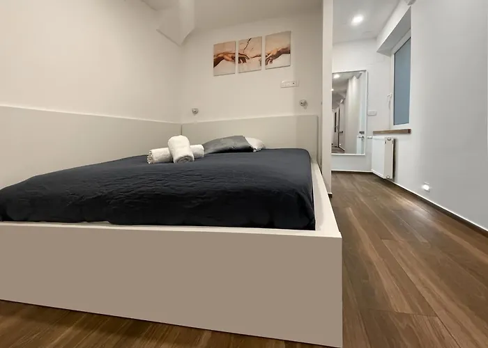 - Family Jurcek アパート クラーニ