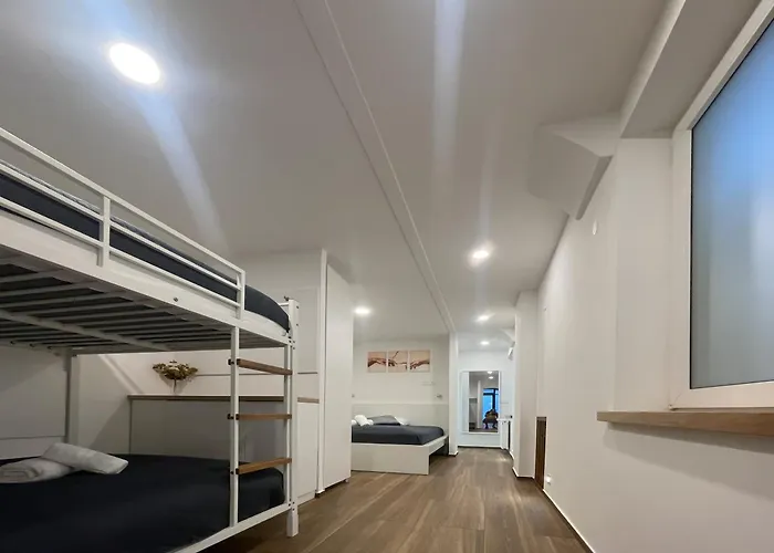 - Family Jurcek アパート