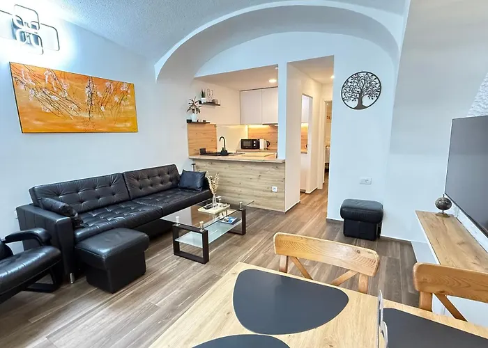 - Family Jurcek アパート *