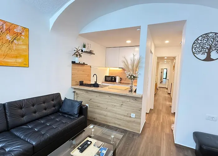 - Family Jurcek アパート *