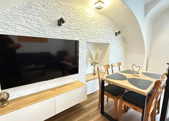 - Family Jurcek アパート *