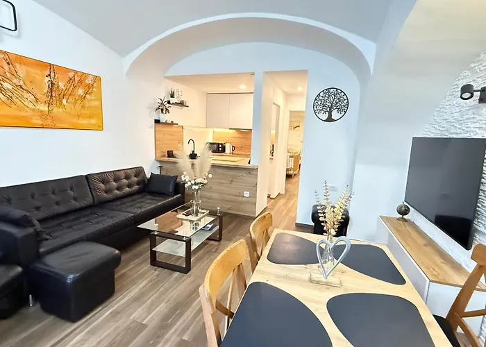 - Family Jurcek アパート *